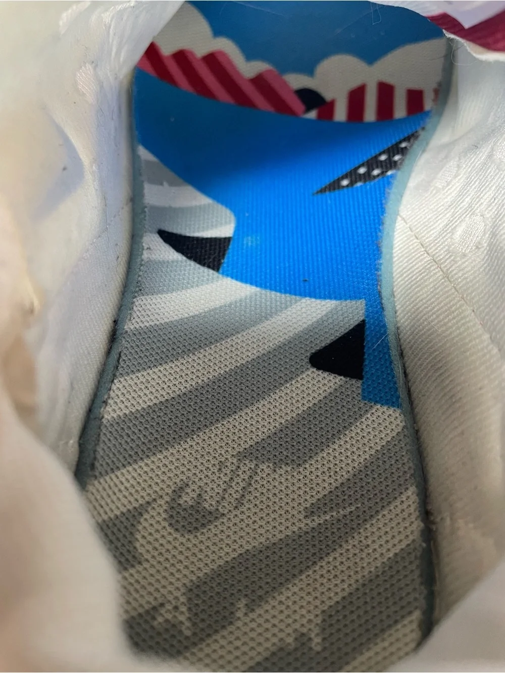 Nike Air Max 270 White with Blue, Pink & Navy Accents 7.5W - 6Y